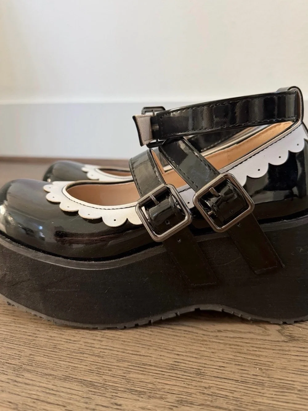 Cosplay Black Patent Mary Jane Shoes with White Scallop Trim